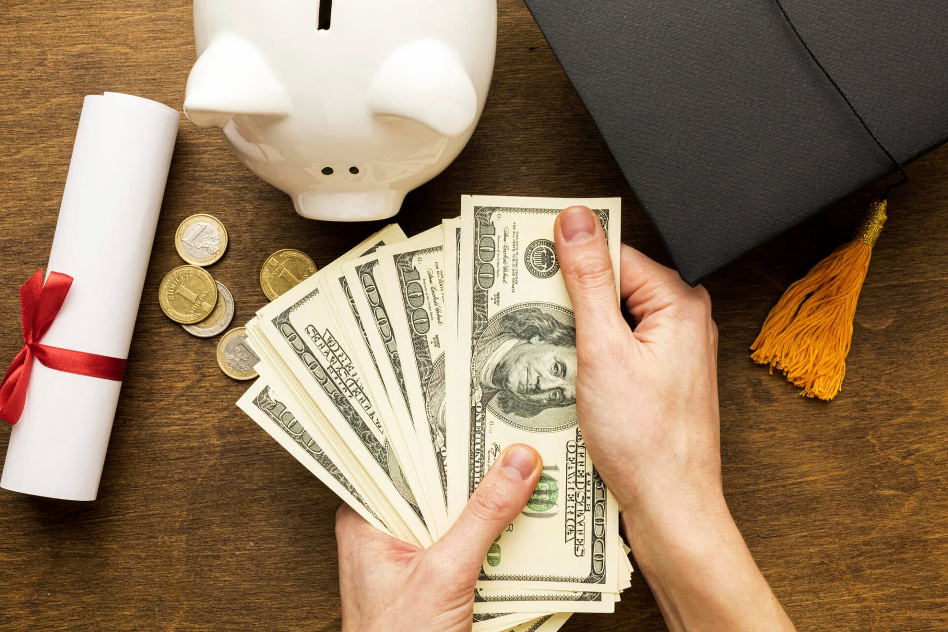 تصویر شاخص نظرسنجی آیا تا به حال وام دانشجویی دریافت کردهاید؟
