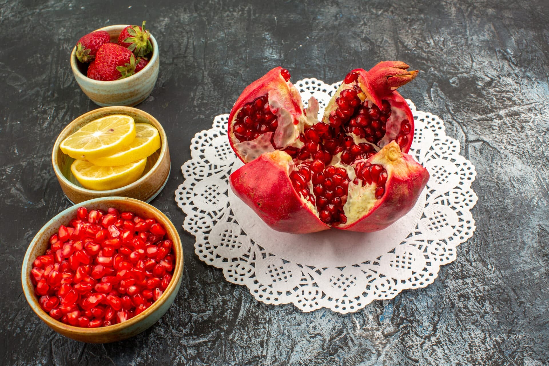 تصویر شاخص نظرسنجی شب یلدای امسال را چگونه می گذرانید؟