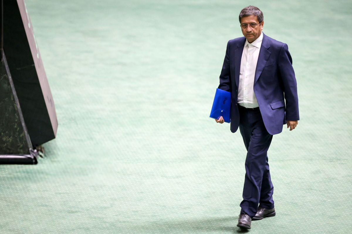 پس از استیضاح عبدالناصر همتی، گمانه‌زنی‌ها درباره گزینه جدید وزارت اقتصاد در دولت پزشکیان افزایش یافته است. از میان نام‌های مطرح، به‌نظر شما کدام فرد بیشترین شانس را برای تصدی این سمت دارد؟